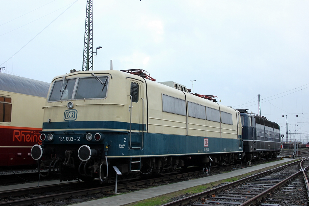 184 003-2 mit 181 206-4 im DB Museum Koblenz am 21.1.2012