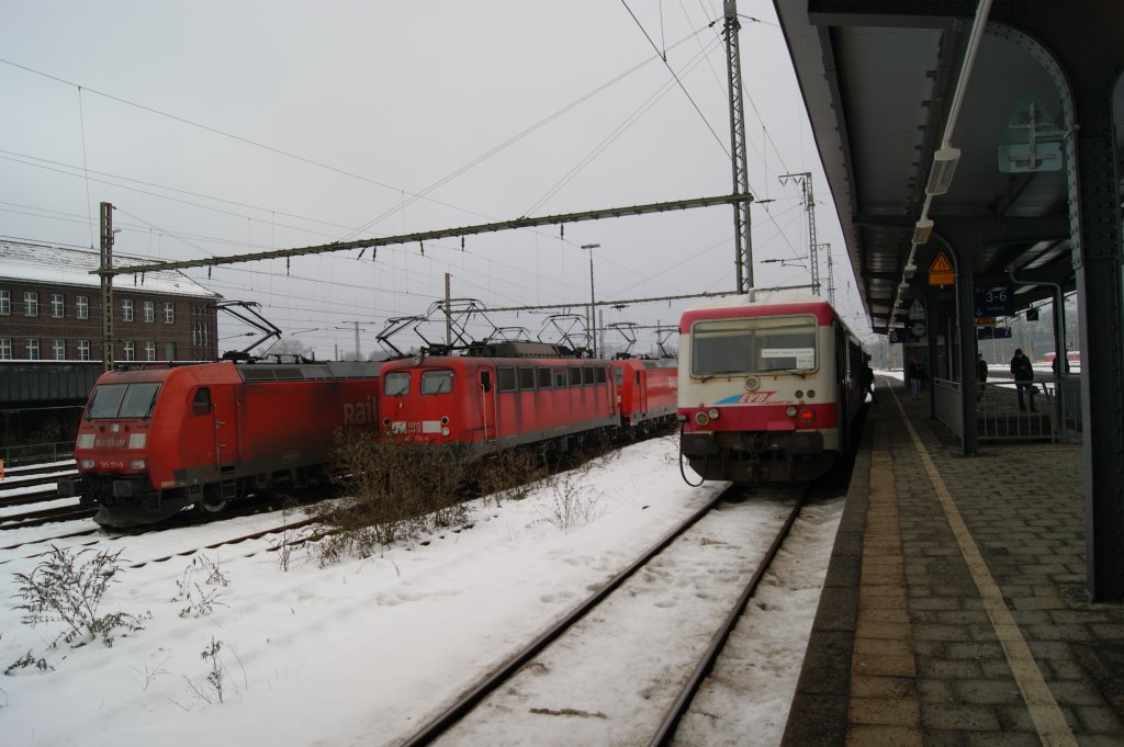 185 171-6,140 374-0 und 628 von EVB sta´nden am 03.01.2011 in Wanne-Eickel.