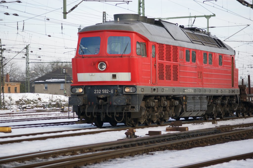 232 592-6 bei der Durchfahrt mit einem Gterzug in Oberhausen-West am 5.1.2011.
