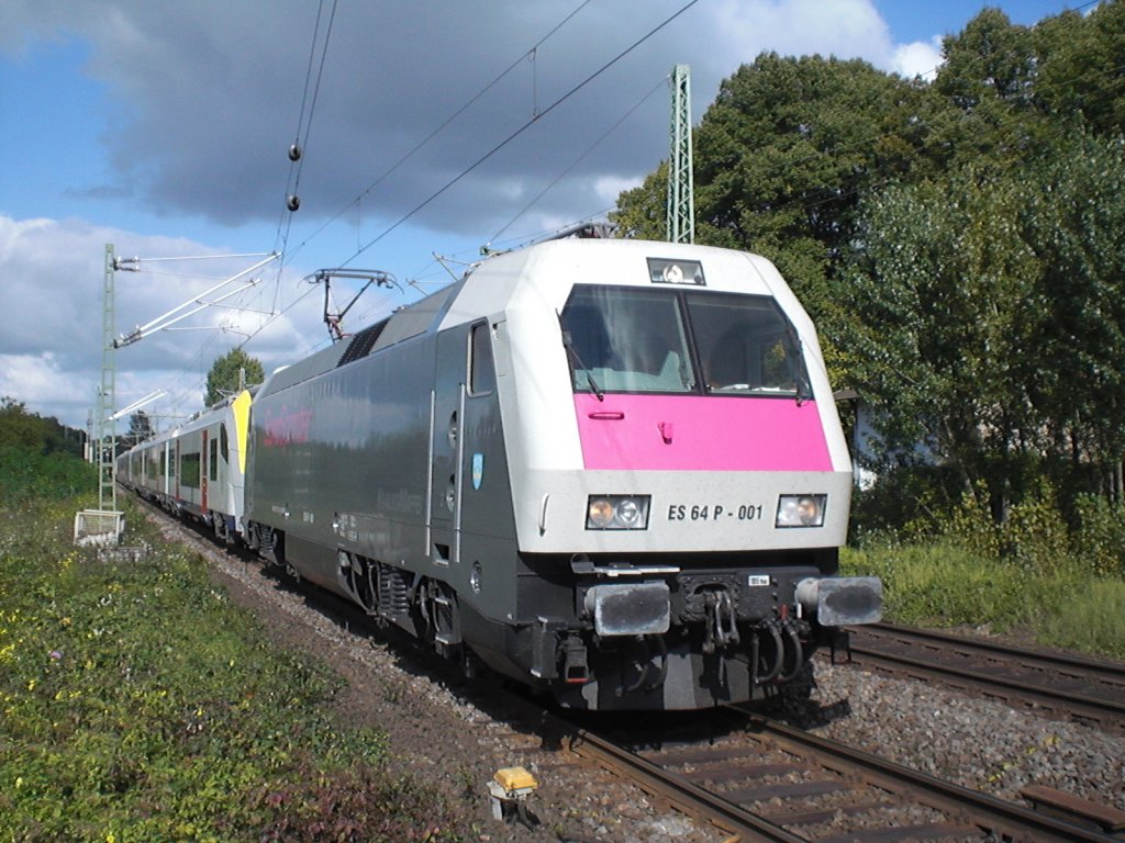 Br.Es 64 P-001 auch als Euro Sprinter bekannt mit einem belgischen berfhrungsfahrt am 25.09.2010 in Bonn-Oberkassel.