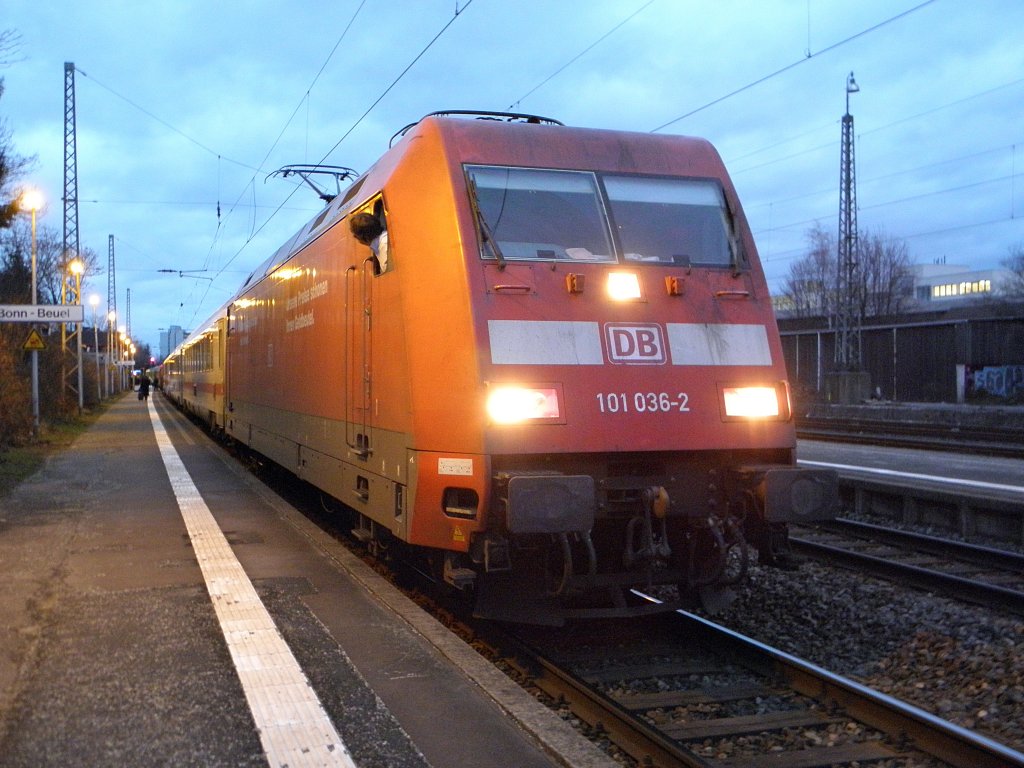 DB 101 036-2 mit einem Umgeleitenen IC in Beuel am 5.2.2011