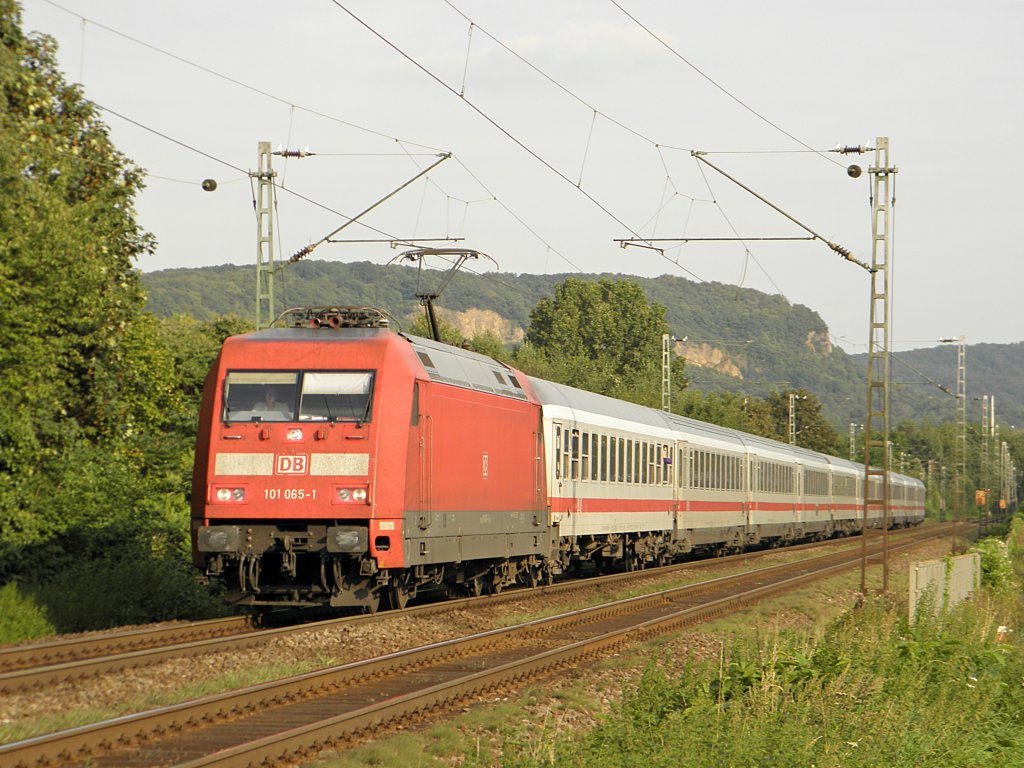 DB 101 065-1 mit einem IC in Limperich am 31.8.2011