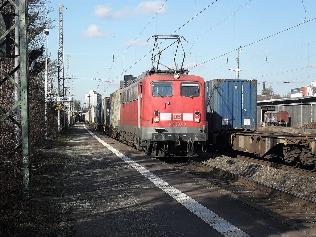 DB 140 539-8 mit einem Gterzug in Beuel am 8.2.2011