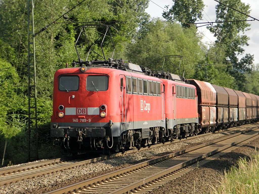 DB 140 789-9 mit Schestermaschine in Unkel am 10.6.2011