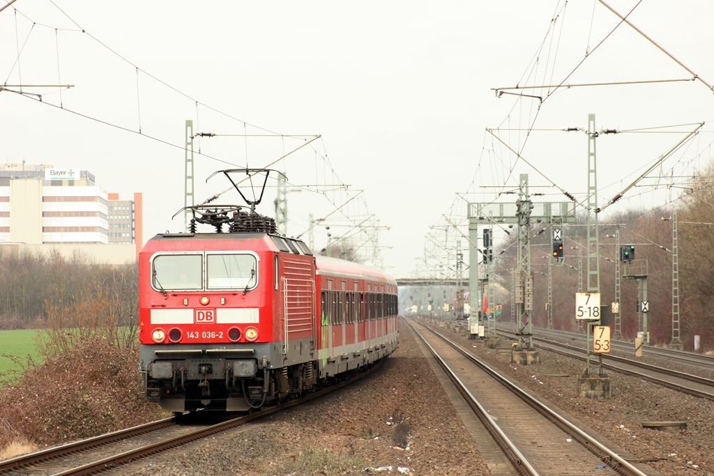 DB 143 036-2 in Kln-Stammheim am 11.3.2012