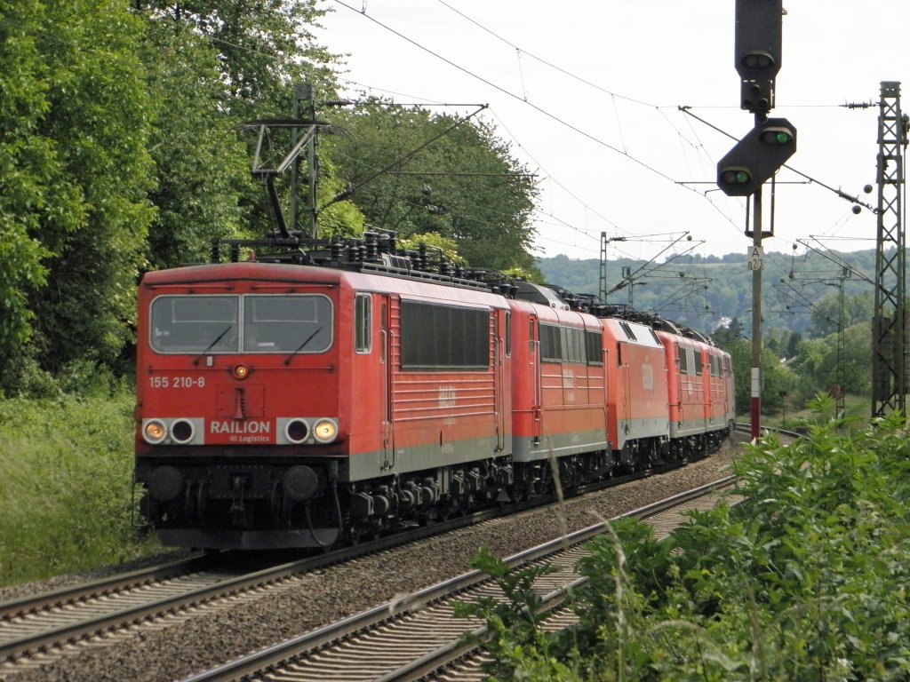 DB 155 210-8 mit einem DB Schenker Lokzug am 28.5.2011 in Unkel