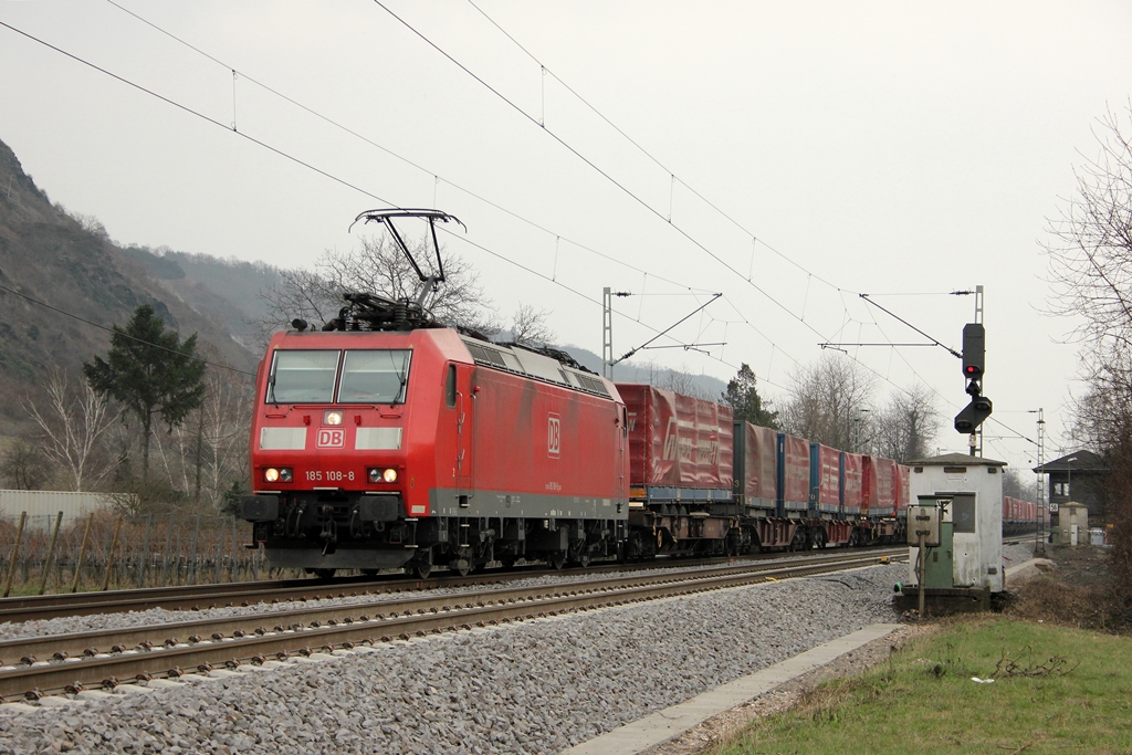 DB 185 108-8 mit dem Winner Ganzzug in Leutesdorf am 17.3.2012