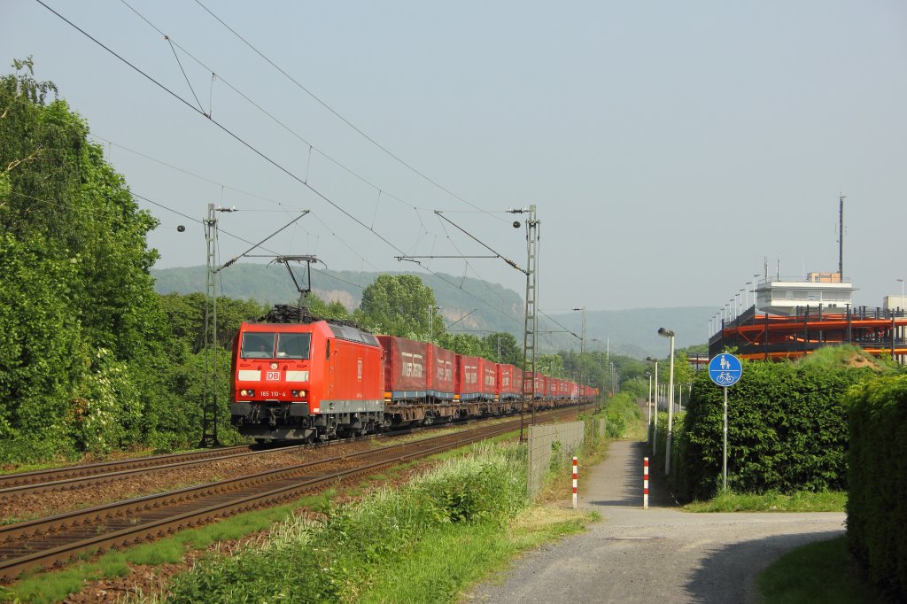 DB 185 110-4 mit dem Winner-Ganzzug in Limperich am 22.5.2012