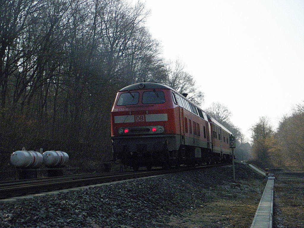 DB 218 139-4 mmit dem RB23 in Wittschlick am 4.3.2011