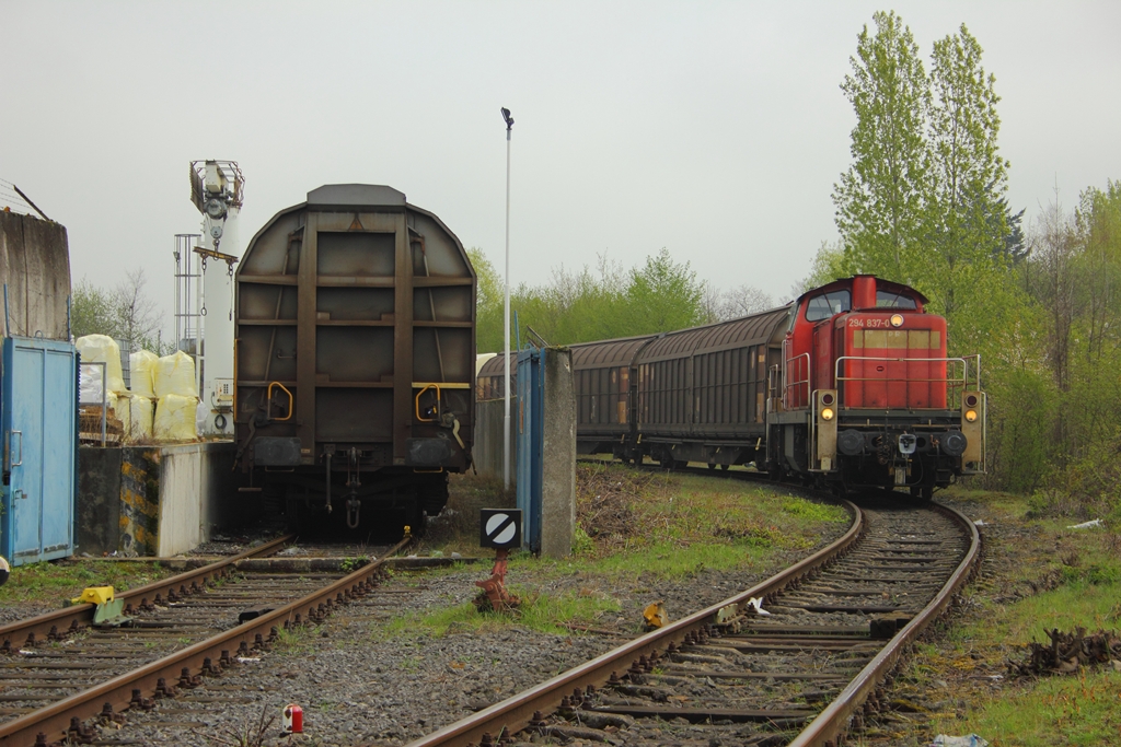 DB 294 837-0 bei der Anschlussbedienung in Neuwied am 13.4.2012