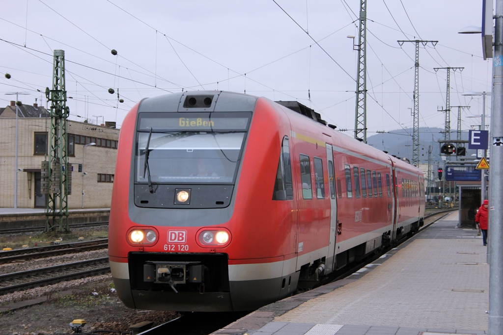 DB 612 120 nach Gieen in Koblenz Hbf am 28.1.2012