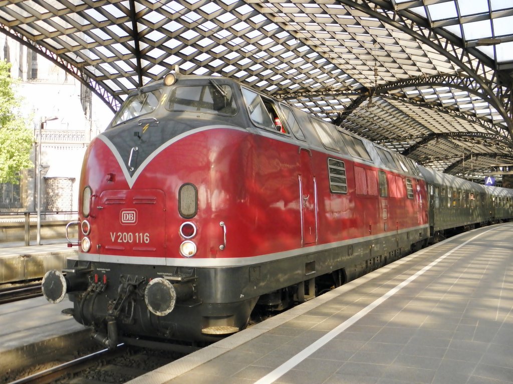 DB V200 116 mit einem Sonderzug nach Hamburg in Kln Hbf am 7.5.2011