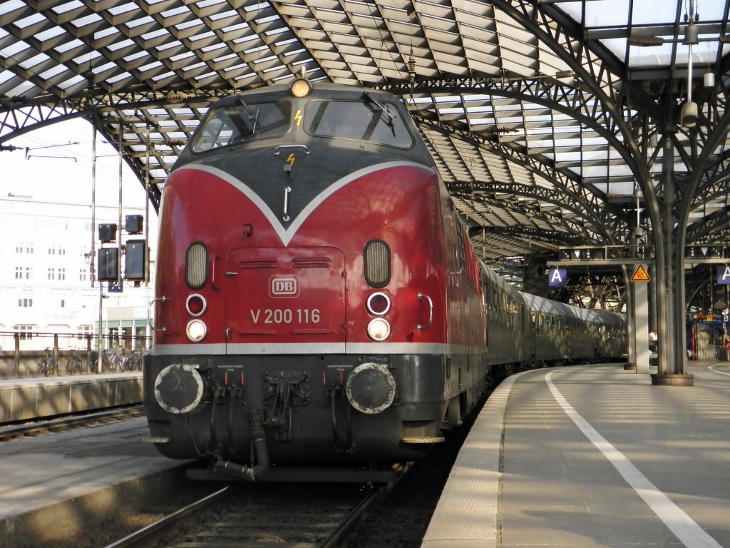DB V200 116 mit einem Sonderzug nach Hamburg in Kln Hbf am 7.5.2011