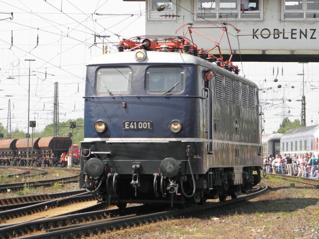 E41 001 auf der Lokparade in Koblenz-Ltzel am 21.5.2011