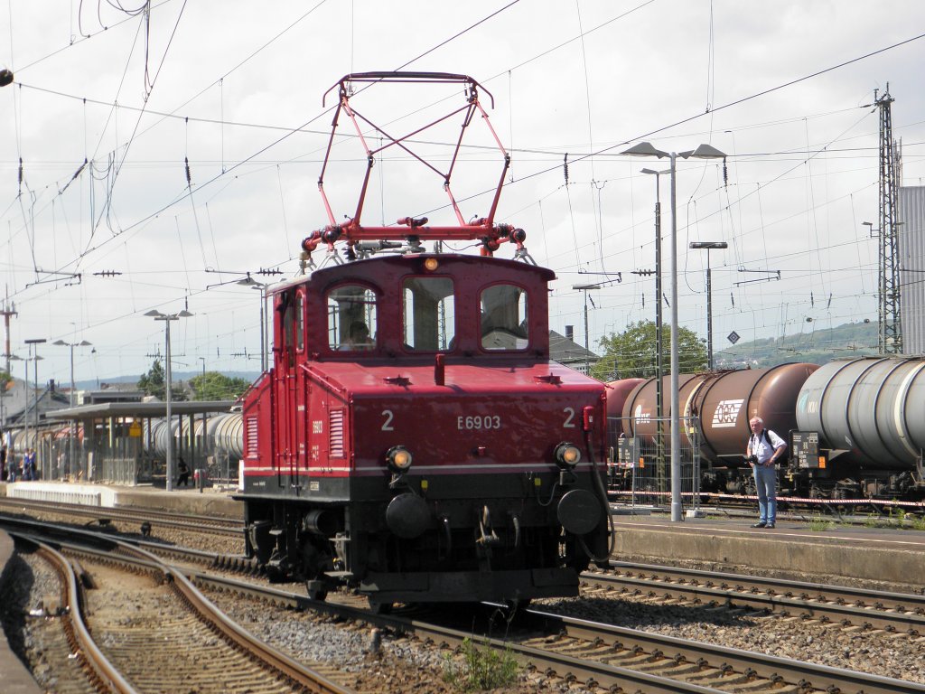 E69 03 beim Umsetzten in Neuwied am 22.5.2011