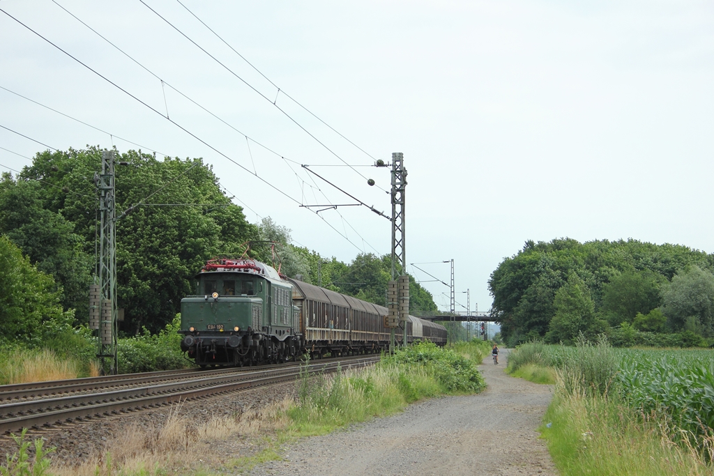 E94 192 mit dem bekannt Henkel-Schwarzkopf Zug in Vilich-Mldorf am 29.6.2012