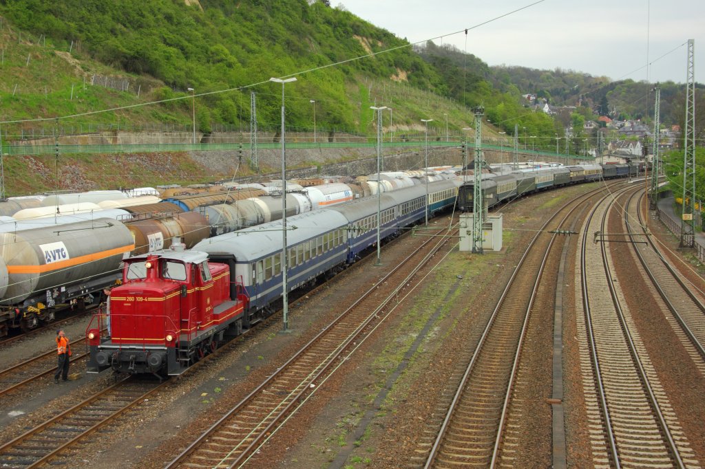 Eifelbahn 260 109-4 beim Rangieren in Linz am Rhein am 27.4.2012