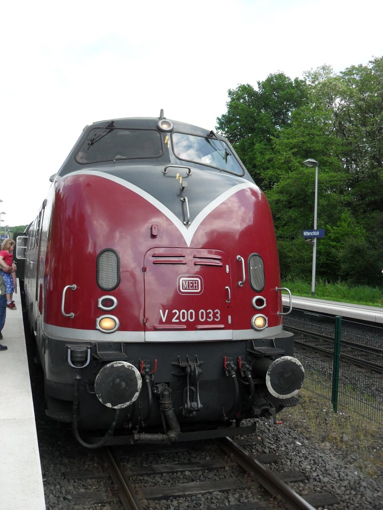 Eine V200 von der Museumseisenbahn Hamm steht im Bahnhof Witterschlick zum Anlass  130 Jahre Bahnhof Witterschlick  am 6.6.10