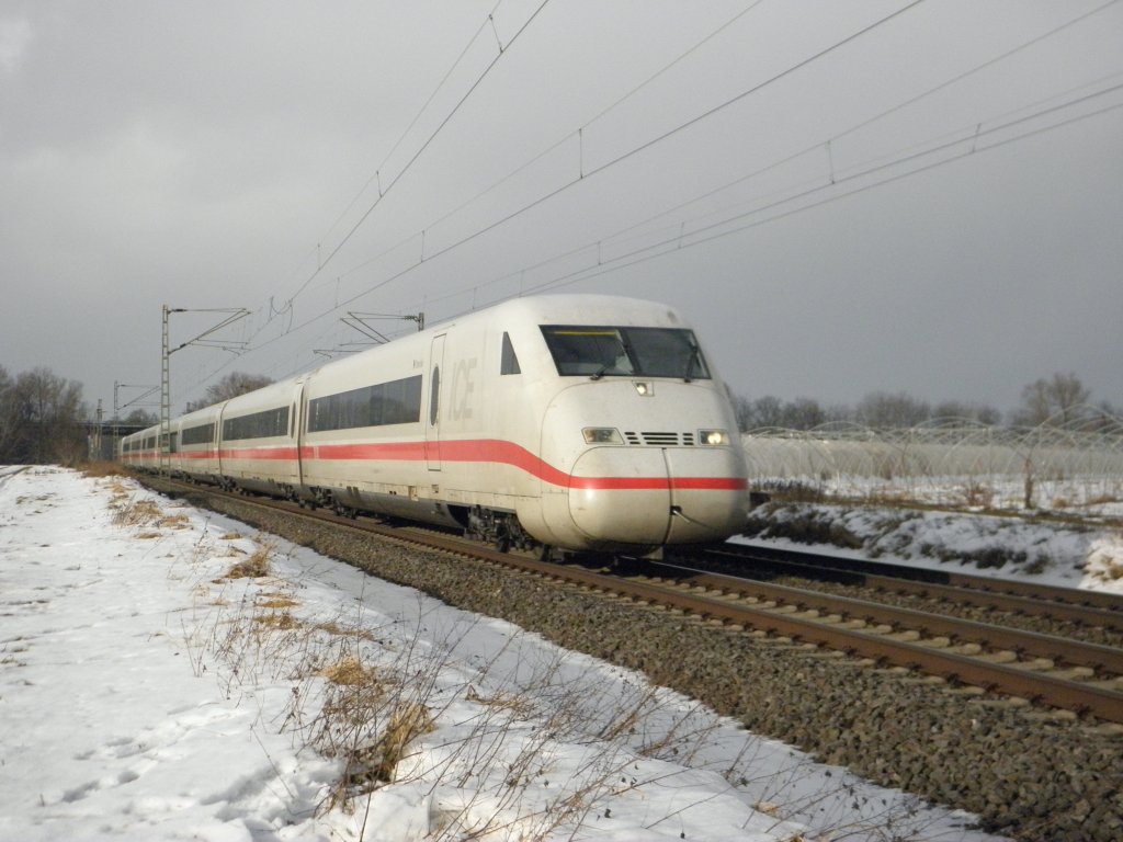 ICE 2 aus Berlin nach Bonn Hbf in Bornheim am 3.1.11