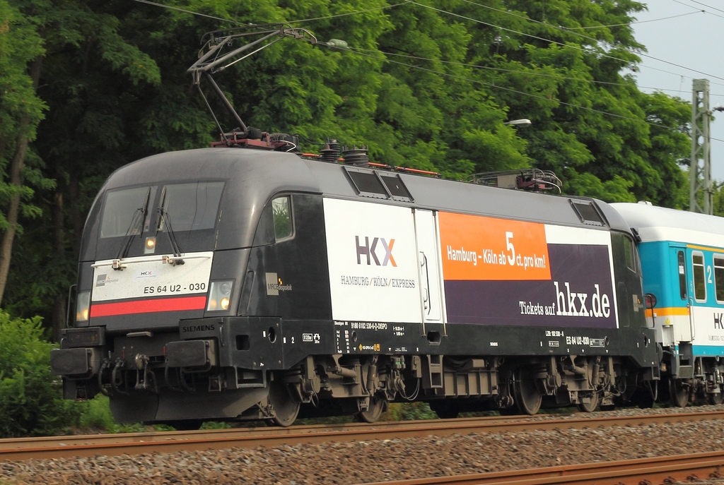 Lokportrait von HKX/Veolia ES 64 U2-030 (182-530) in Kln-Stammheim am 5.7.2012