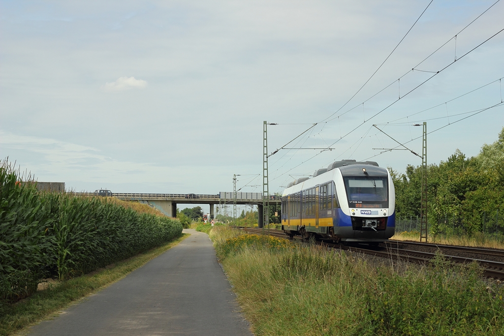 NWB VT 648 445 in Meerbusch-Osterath am 17.8.2012