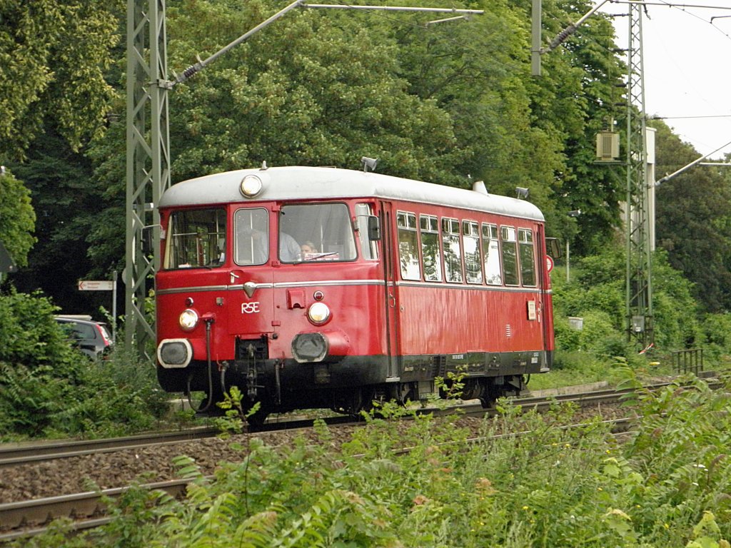 RSE VT25 whrend einer Sonderfahrt zwischen Beuel und Unkel in Bonn-Oberkassel am 23.7.2011