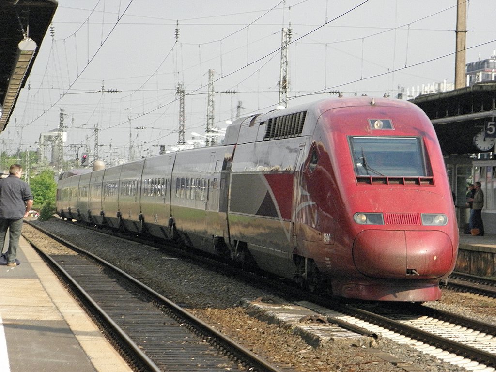 TGV Thalys nach Paris in Kln Deutz am 28.4.2011