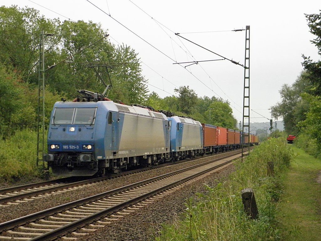 TXL 185 525-3 mit Schwestermaschine in Unkel am 27.7.2011