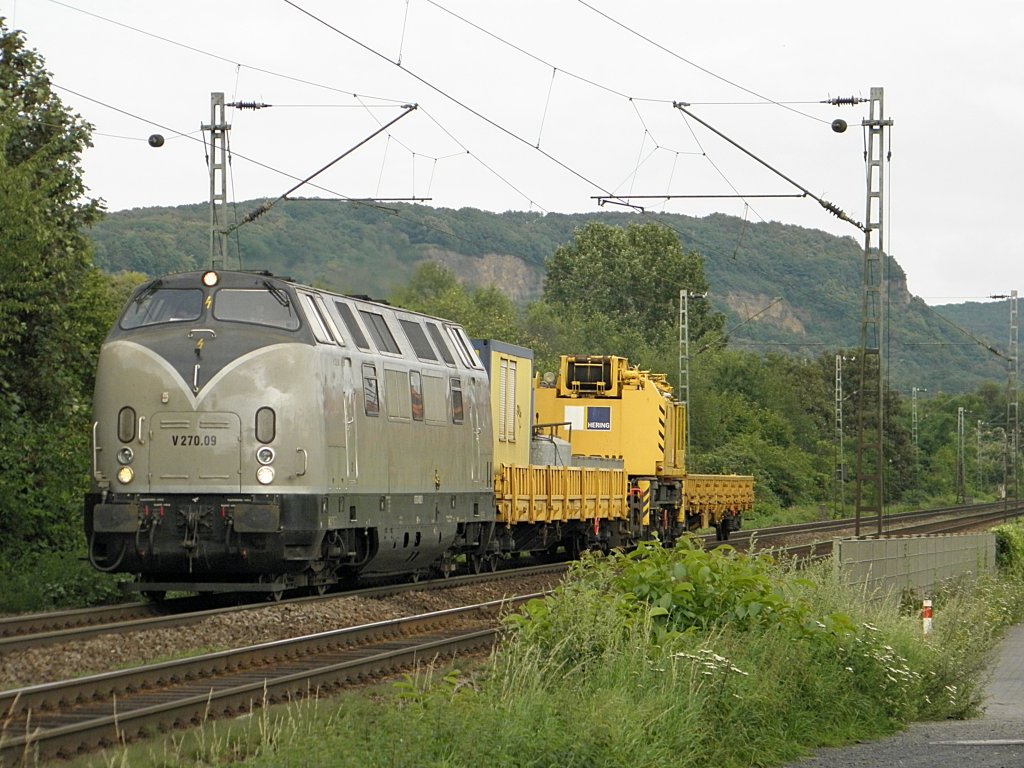 V 270.09 mit einem Kranwagen in Limperich am 29.7.2011
