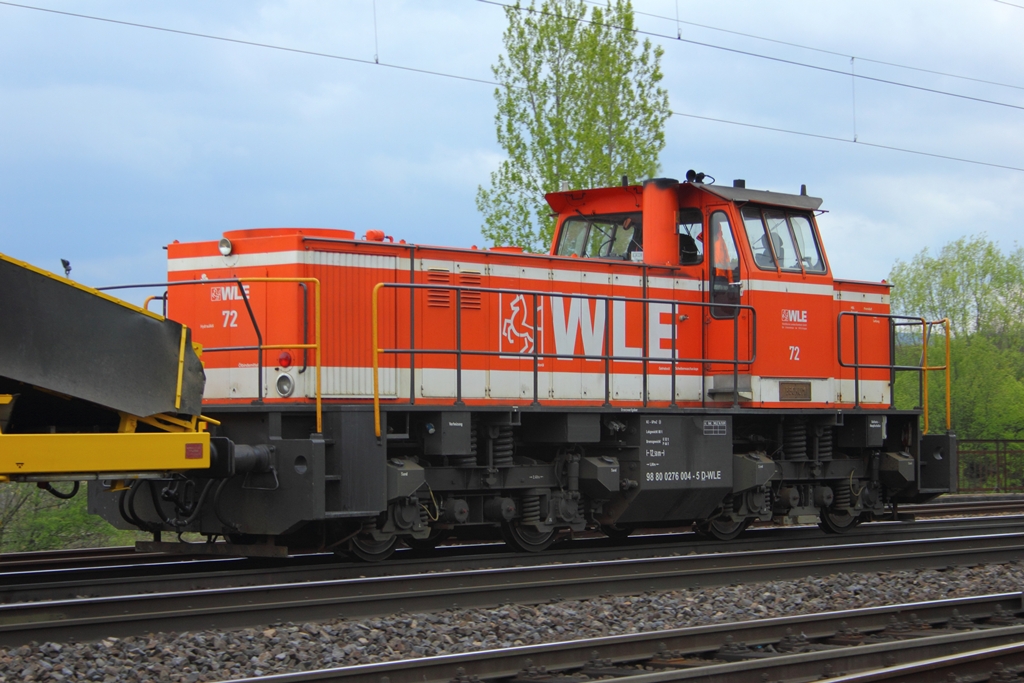 WLE 72 (276 004-5) als Schubhilfe an einem Schweer Bauzug in Neuwied am 12.4.2012