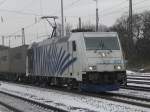 Br 185/107065/185-662-4-lokomotion-mit-dem-ewals 185 662-4 (Lokomotion) mit dem Ewals Cargo Care in Kln-West am 4.12.2010.