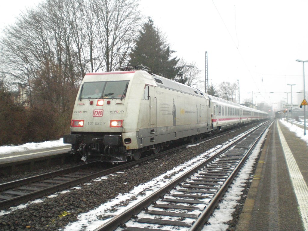 101 034-7 mit einem IC in Bonn-Beuel am 23.12.2010.