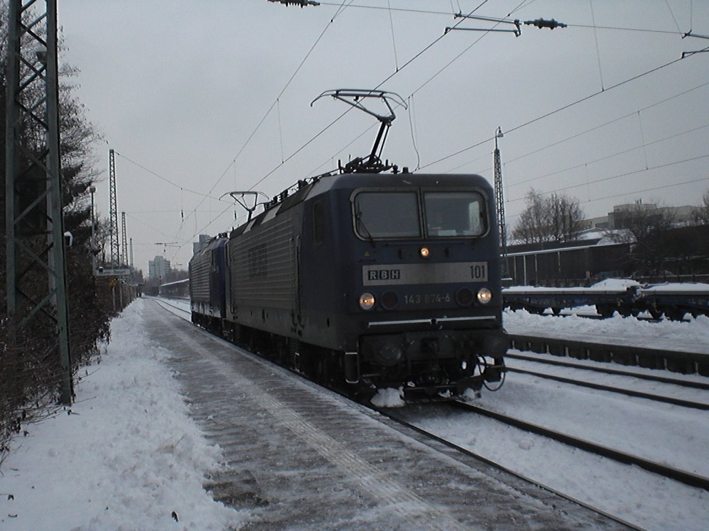 143 874-6 von RBH in Bonn Beuel am 20.12.2010.