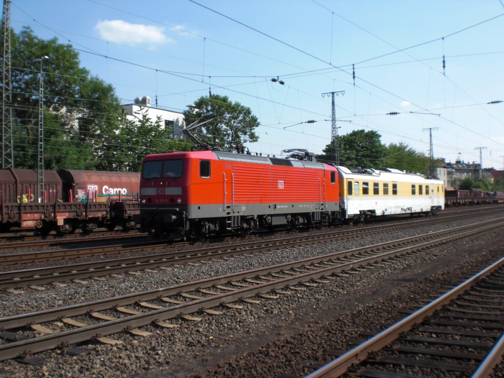 Br. 114 501-0 vor dem DB-Messzug in Kln-West.