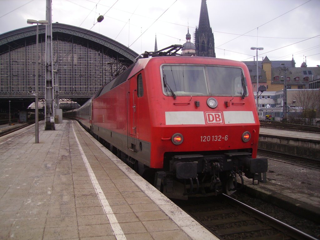 Br 120 im Klner Hbf 