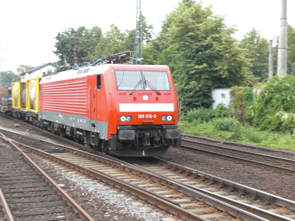 Br.189 016-9 in Bonn-Beuel cor einem Containerzug.