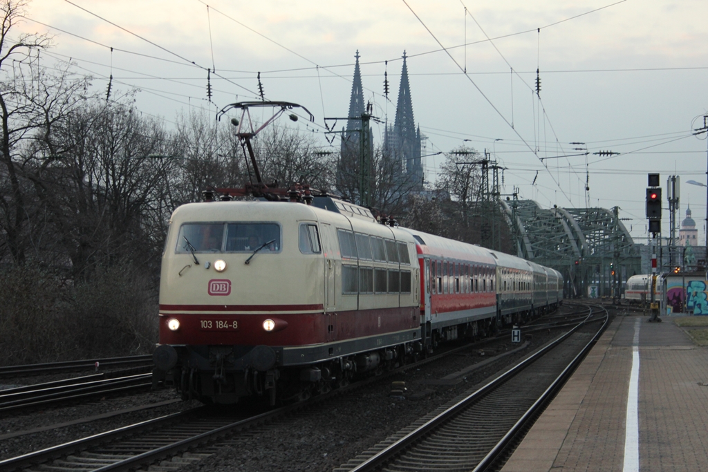 DB 103 184-8 mit dem IC1900 in Kln Deutz am 3.2.2012