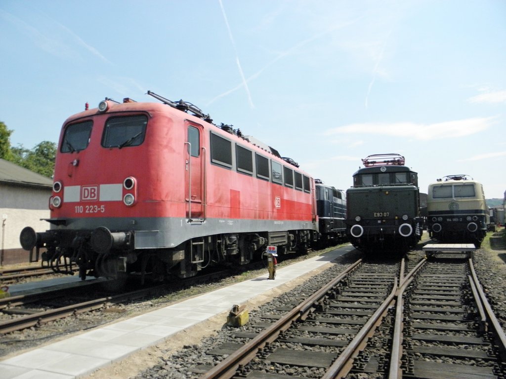DB 110 223-5 neben E93 07 und Br 184 im DB Museum Koblenz am 8.6.2011