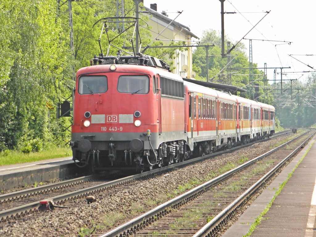 DB 110 443-9 mit 3x 628/928 in Bonn-Oberkassel am 27.4.2011