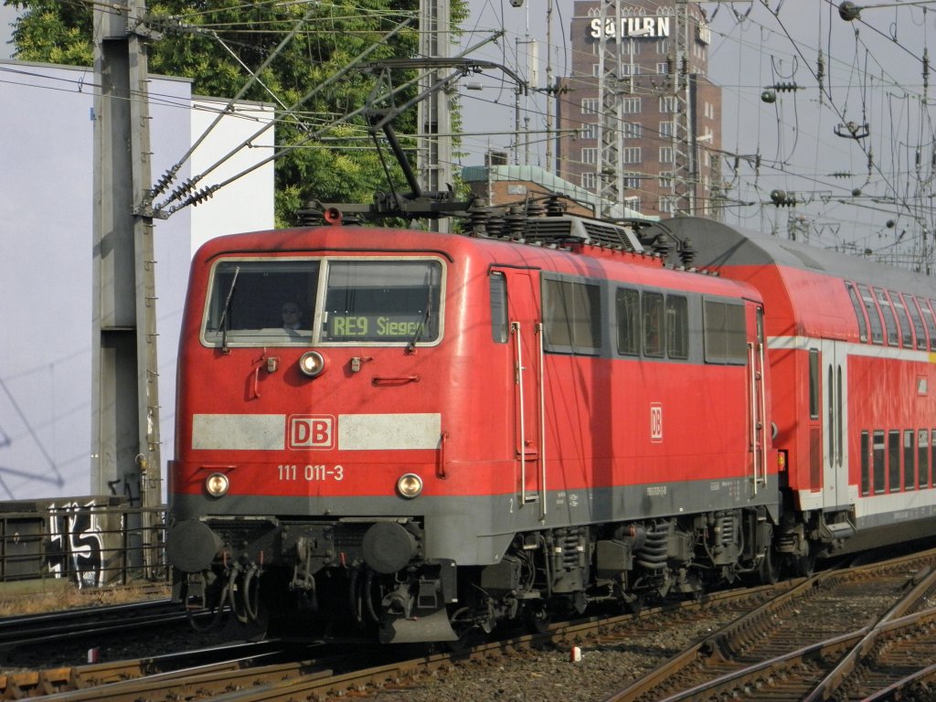 DB 111 011-3 mit dem RE9 in Kln Hbf am 28.5.2011