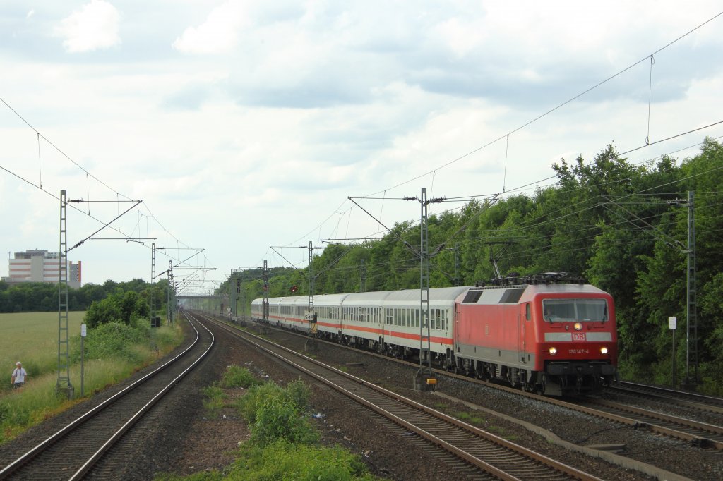 DB 120 147-4 in Kln-Stammheim am 10.6.2012