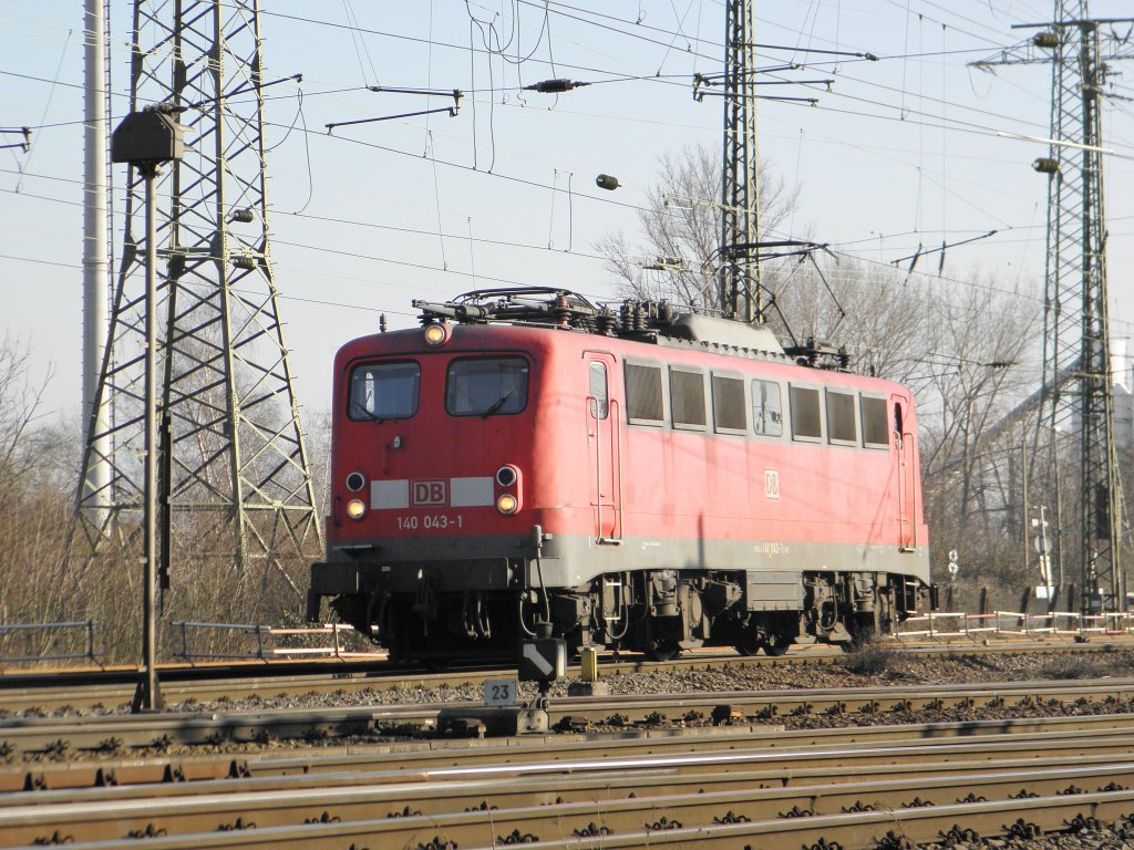 DB 140 043-1 beim Rangieren in Gremberg am 29.1.2011

