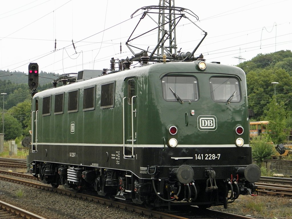 DB 141 228-7 am 2.7.2011 in Altenbeken