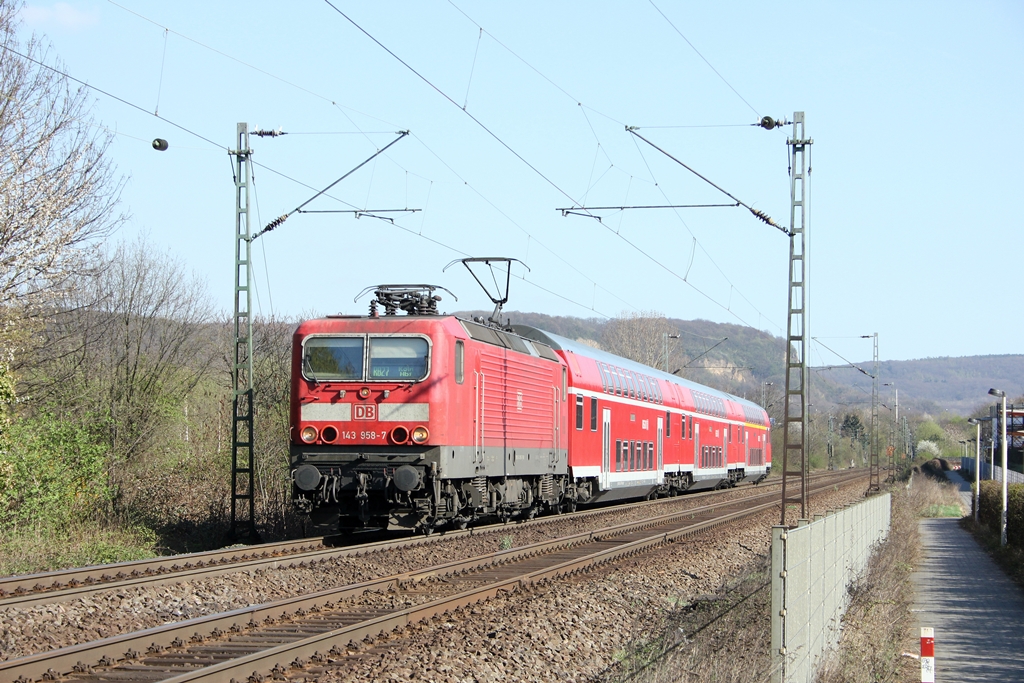 DB 143 958-7 in Limperich am 1.4.2012