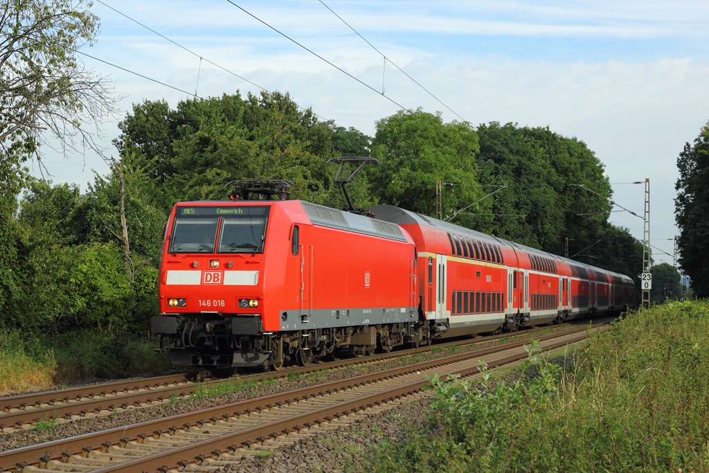 DB 146 016-1 mit dem RE5 nach Emmerich bei Bonn am 2.9.2012