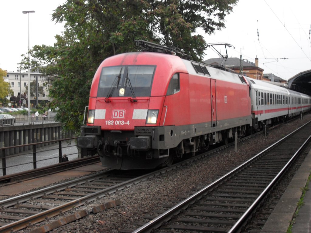 DB 182 003 mit IC 2022 in Bonn am 15.10.10