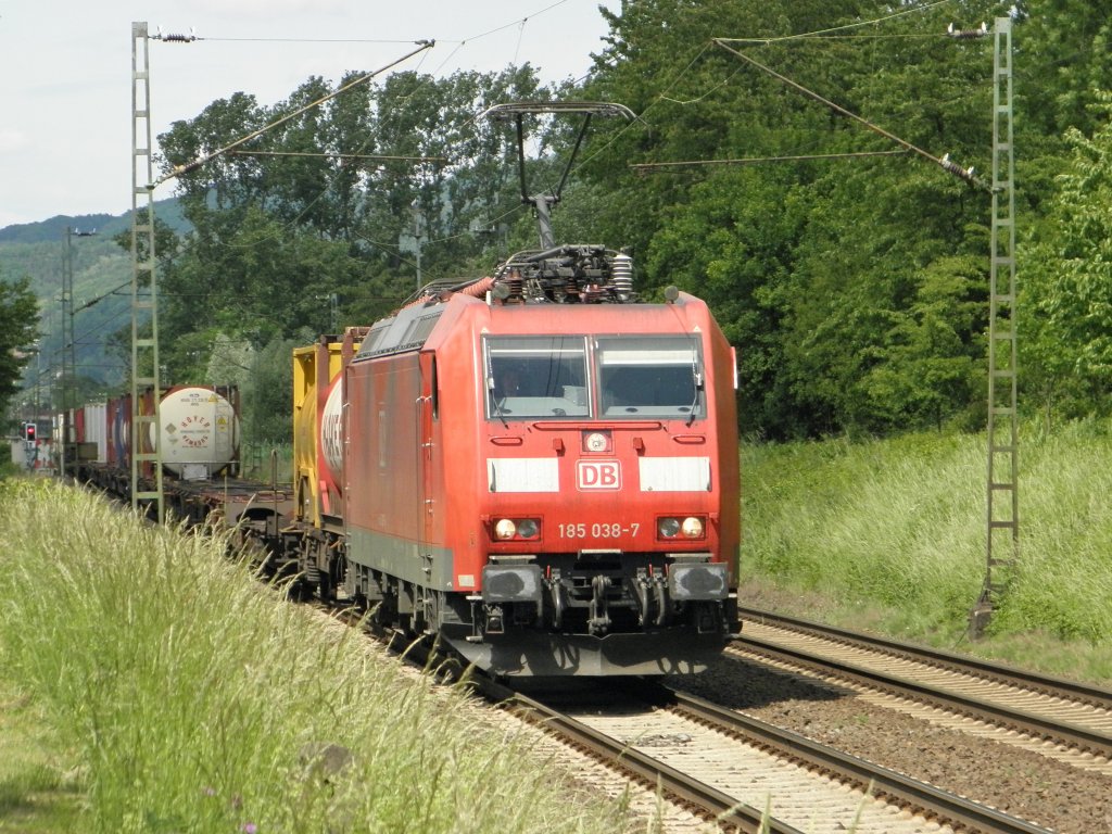DB 185 038-7 in Unkel am 28.5.2011