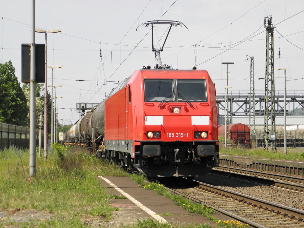 DB 185 319-1 mit einem Gterzug in Knigswinter am 7.5.2011