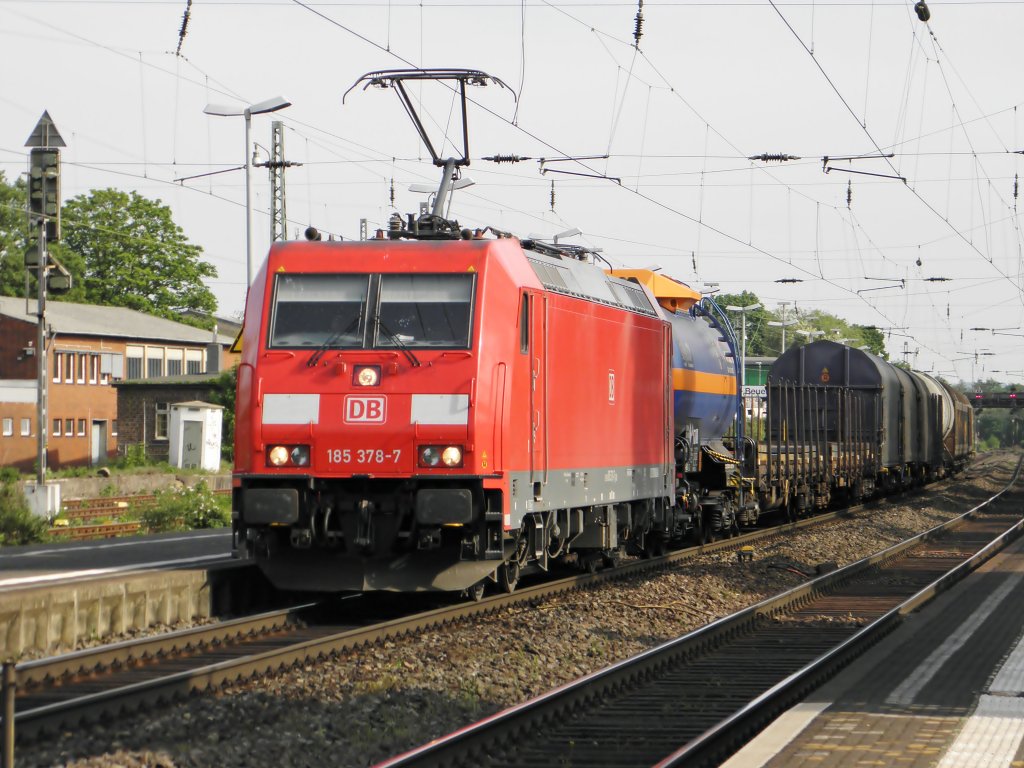 DB 185 378-7 mit einem Gterzug in Beuel am 7.5.2011