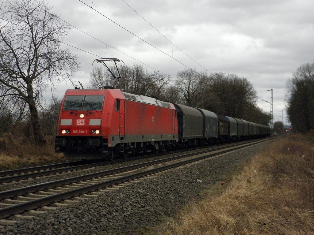 DB 185 380-3 mit einem RCA ZUg durch Bornheim am 5.2.2011